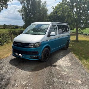Volkswagen Transporter T6 – Two-Tone White & Blue